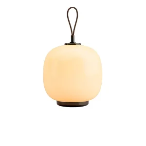 VL45 Radiohus Portable Lamp, pale yellow fra Louis Poulsen | Nyt i shoppen