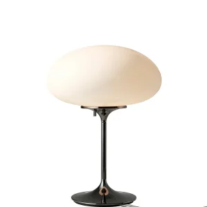 Kun denne uge | Stemlite opal bordlampe fra GUBI