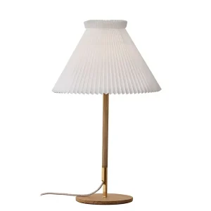 Så længe lager haves | Model 328 Bordlampe, eg fra Le Klint