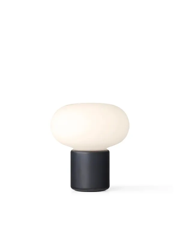 Karl-Johan portable bordlampe, Cold Black fra New Works | Køb online