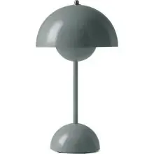 Tidsbegrænset - FLOWERPOT VP9 - PORTABLE BORDLAMPE - STONE BLUE