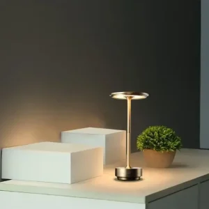 Opladelig LED Bordlampe - Guld, Touch-Dæmpbar, IP54 | Toppris